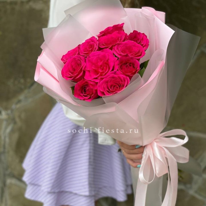 Букет алых роз в Сыктывкаре