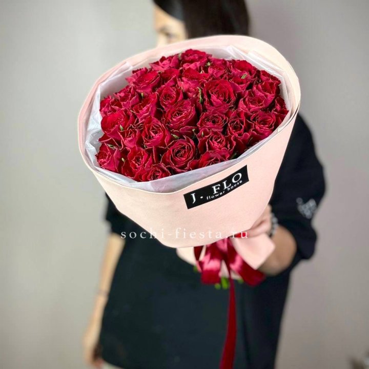 35 кенийских роз в Сыктывкаре