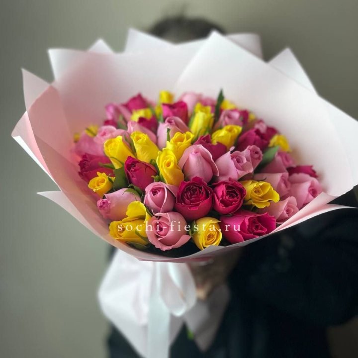 Букет из 51 розы Микс (Кения) в Сыктывкаре