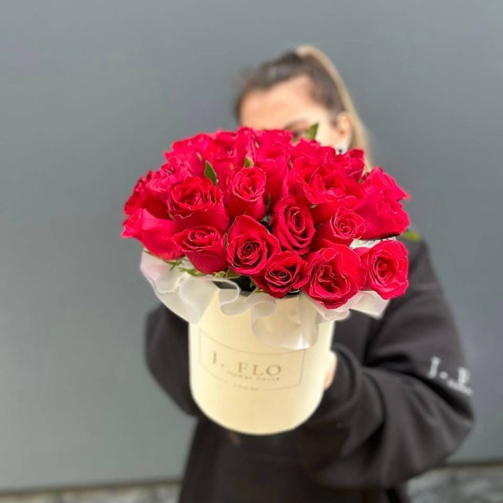 27 кенийских роз в боксе в Сыктывкаре