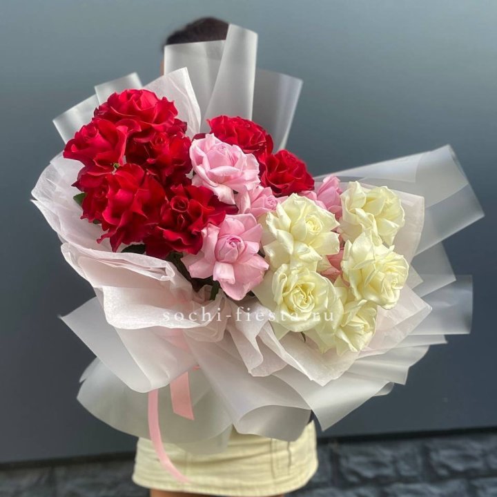 Микс из 17 роз в Сыктывкаре