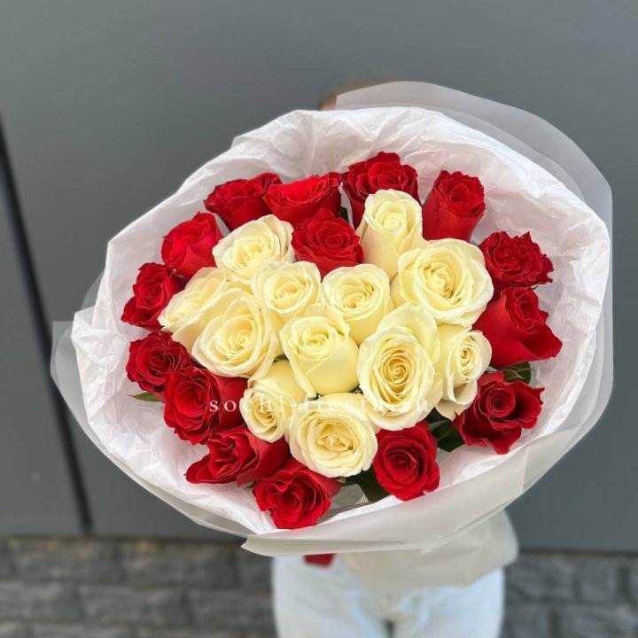 27 роз микс в Сыктывкаре