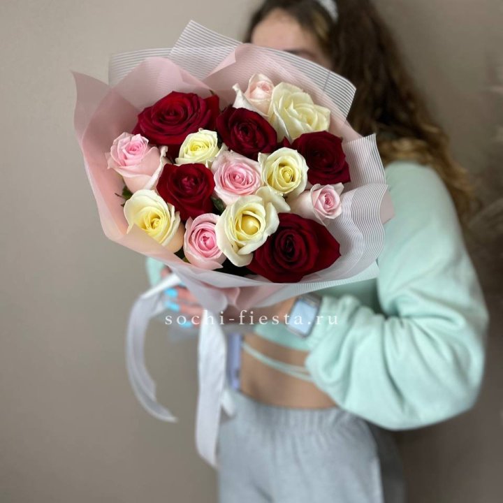 15 роз "Карусель" в Сыктывкаре