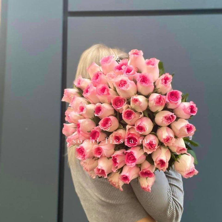 51 розовая роза в Сыктывкаре