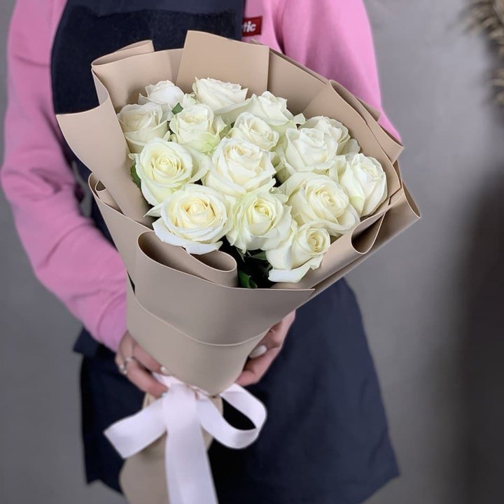 15 белых роз миракли в Сыктывкаре