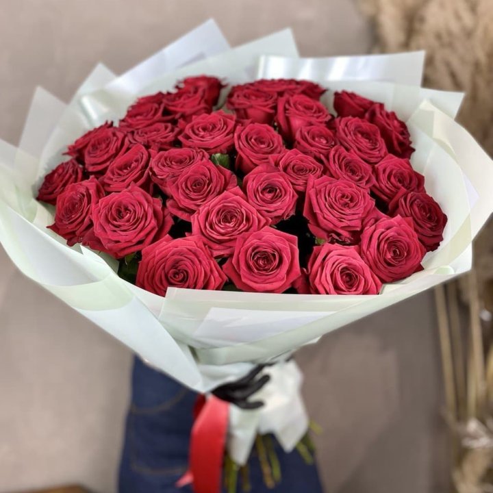 37 красных роз в Сыктывкаре