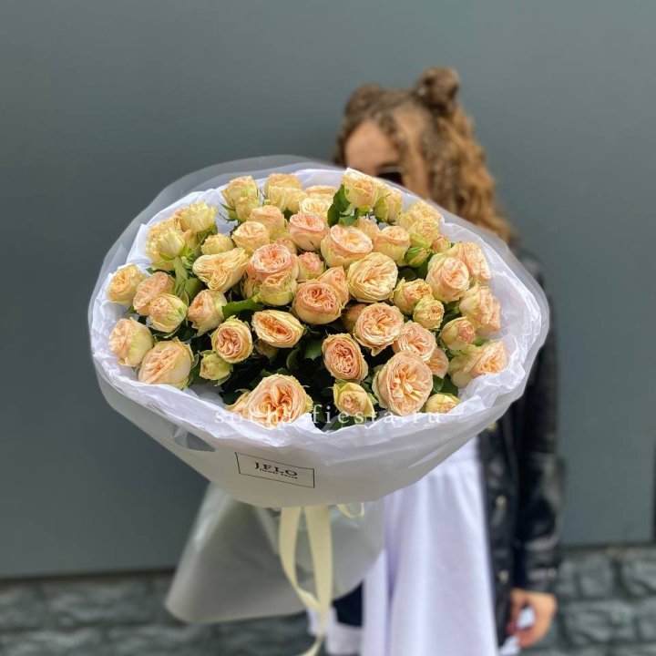 15 пионовидных роз в Сыктывкаре