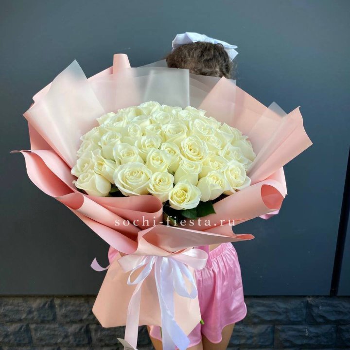 35 белых роз в Сыктывкаре