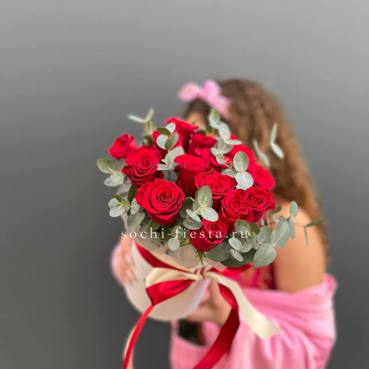 15 Красных роз в боксе №2 в Сыктывкаре