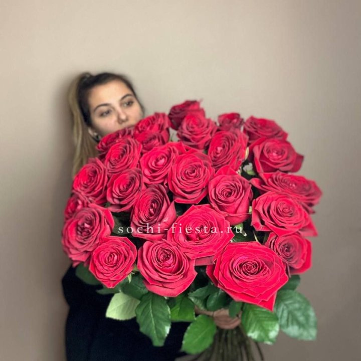 25 высоких роз в Сыктывкаре