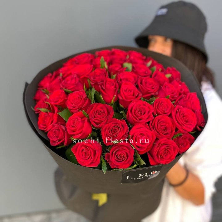 51 роза "Блек" в Сыктывкаре