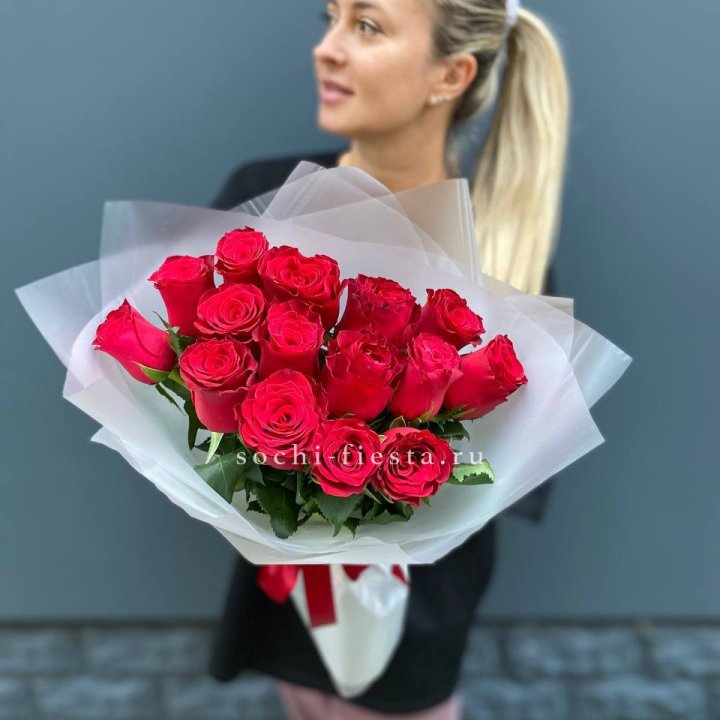 Букет из 15 красных роз  в Сыктывкаре