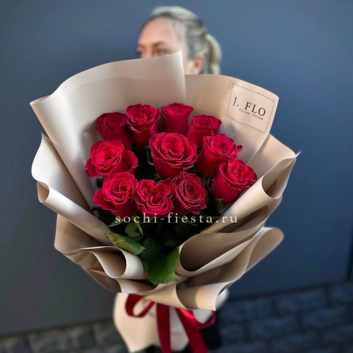 Букет красных роз "Наоми" в Сыктывкаре