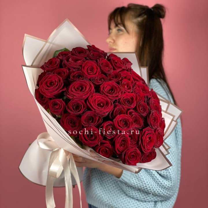 51 красная роза "Лавели" в Сыктывкаре