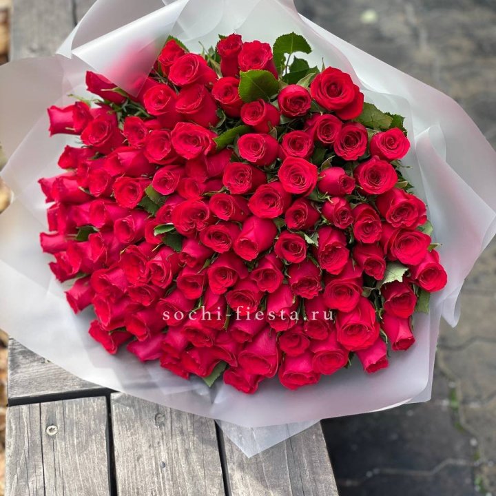 101 красная роза Лолита в Сыктывкаре