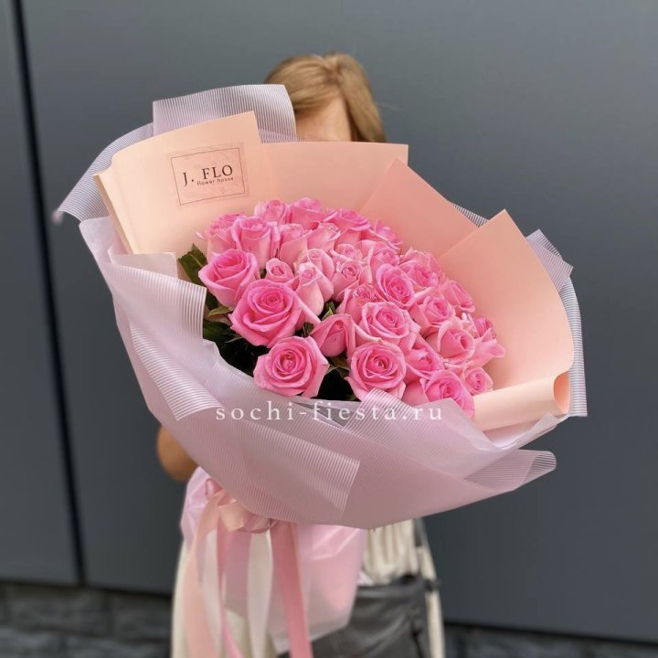 33 Розовые розы в Сыктывкаре