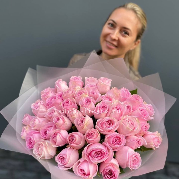 51 розовая роза в Сыктывкаре