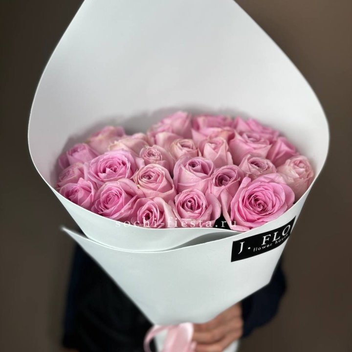 25 розовых роз в Сыктывкаре