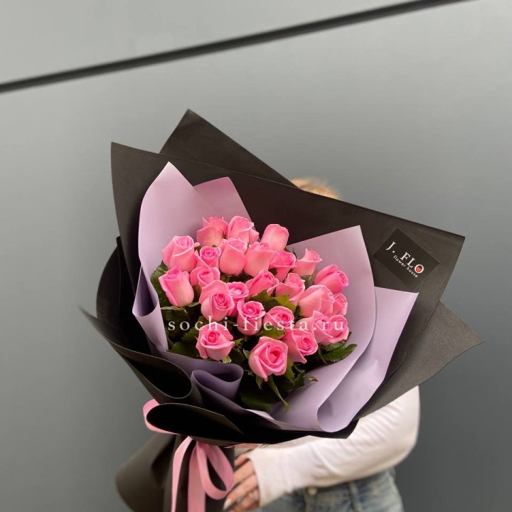 19 розовых роз  в Сыктывкаре