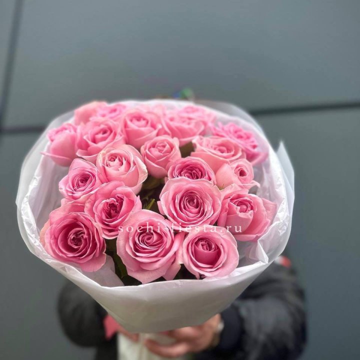 21 Розовая роза в белом в Сыктывкаре