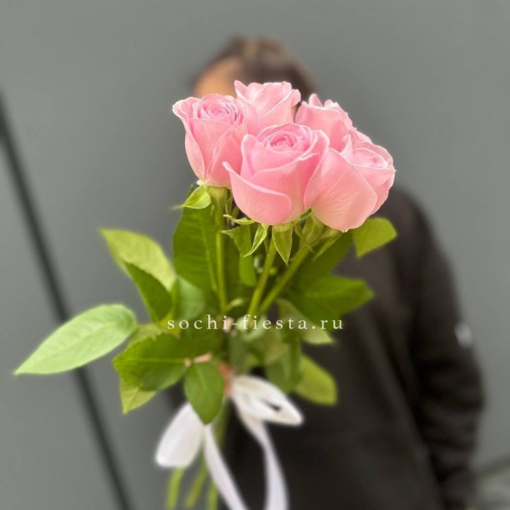 Букет 5 розовых роз  в Сыктывкаре