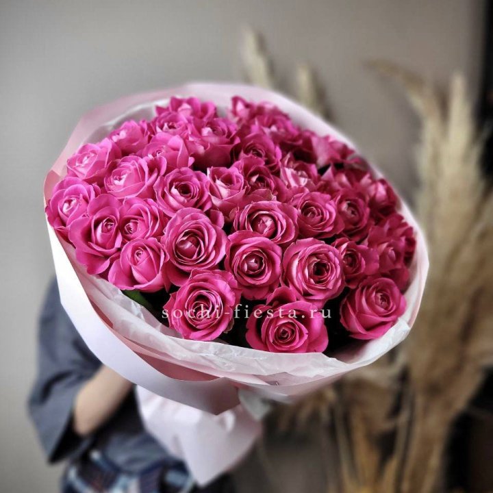 35 розовых роз  в Сыктывкаре
