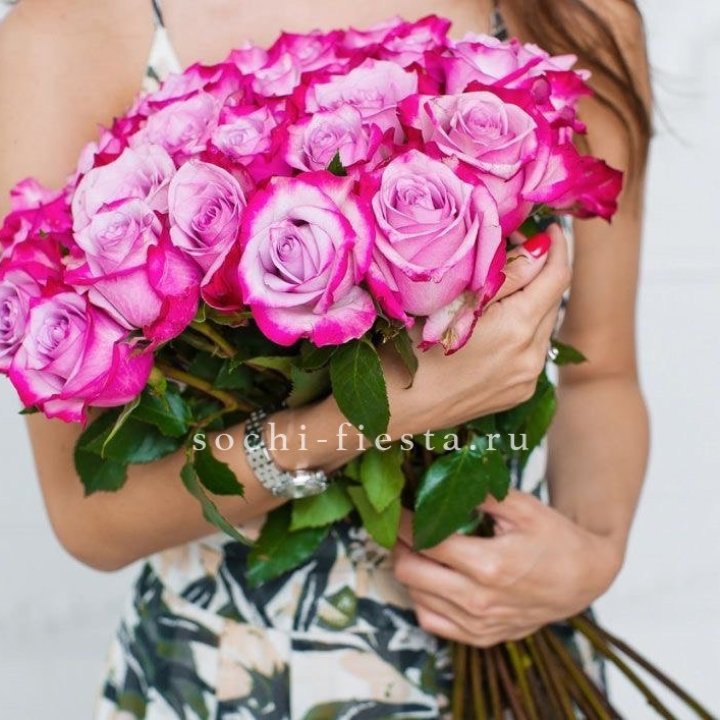 Букет высоких роз Ди перпел в Сыктывкаре