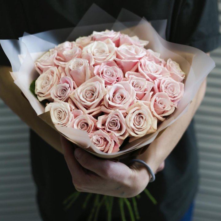 27 кремовых роз в Сыктывкаре