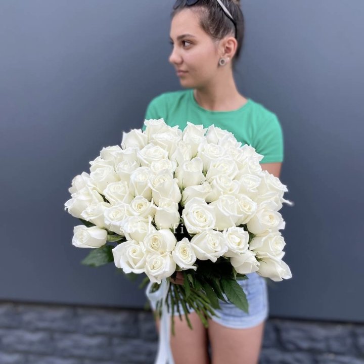 51 белая роза в Сыктывкаре