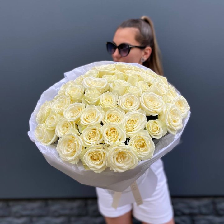 51 белая роза  в Сыктывкаре