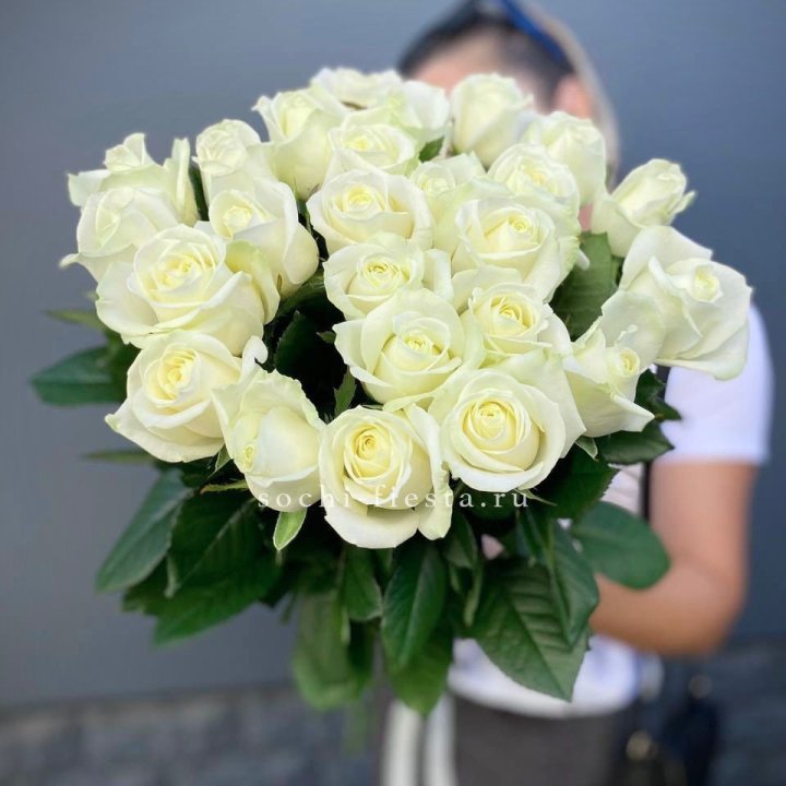 Голландские розы белые 25 в Сыктывкаре