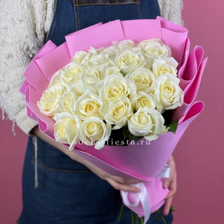 25 белых роз в Сыктывкаре