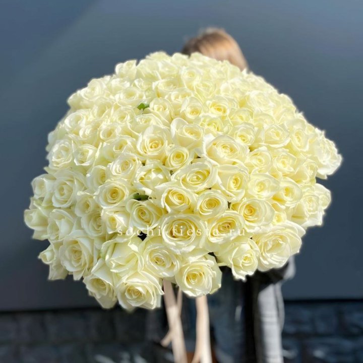 Букет  из 101 белой розы  в Сыктывкаре