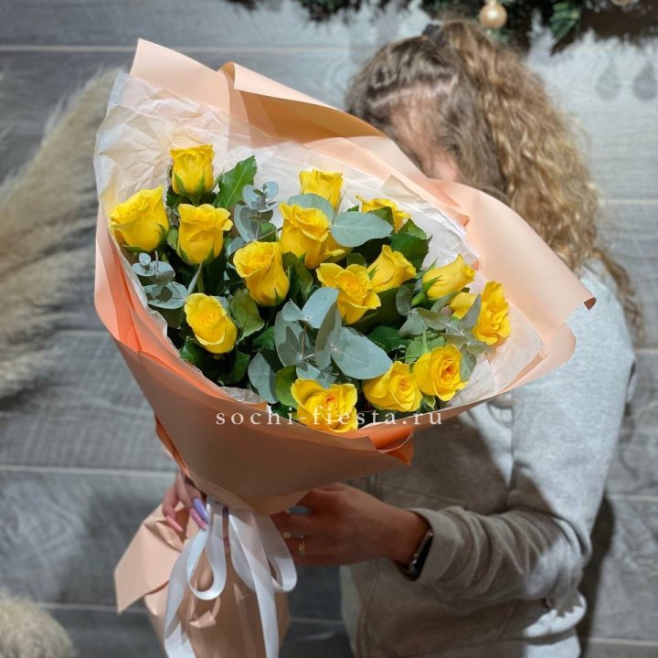 15 желтых роз в Сыктывкаре