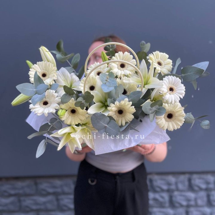 Сумочка лилии и герберы в Сыктывкаре