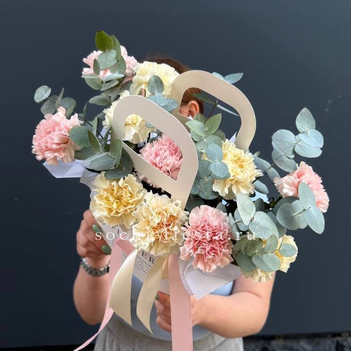 Сумочка из диантусов в Сыктывкаре