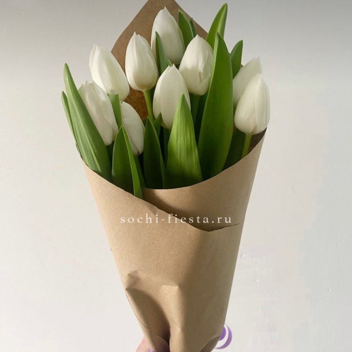 Букет белых тюльпанов в Сыктывкаре