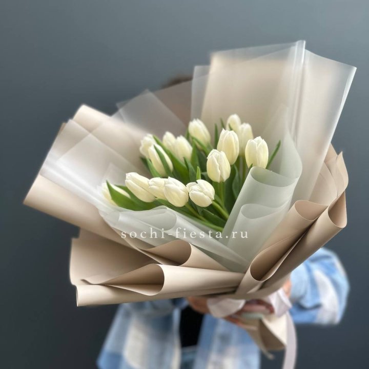 Букет из 15 белых тюльпанов в Сыктывкаре