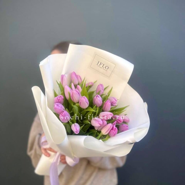 25 сиреневых тюльпанов в Сыктывкаре