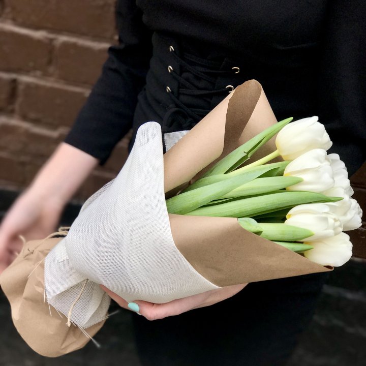 Букет белых тюльпанов в Сыктывкаре